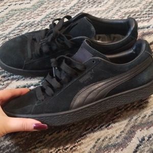 Black puma suede sneakers